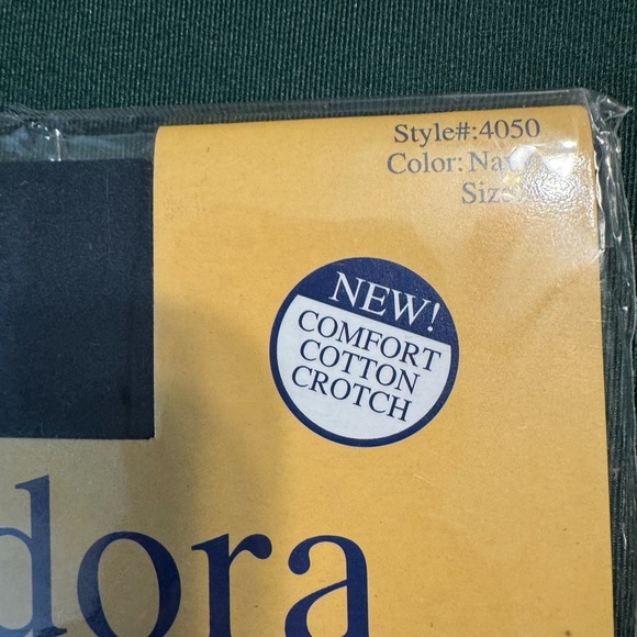 BN in Packaging Pair of Comfort Sheer Navy Pantyhose by Isadora Size A - Picture 2 of 7
